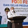 Bupati Kuningan saat memberikan sambutan pada food Festival Produk IKM.